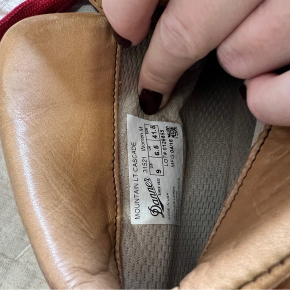 Danner Cascade Tan Leather Hiking Boots with Red Laces - Picture 6 of 8